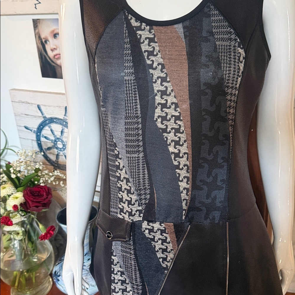 Cleo size small Black Faux Leather & Patterned Panel Sleeveless Top - Picture 4 of 6